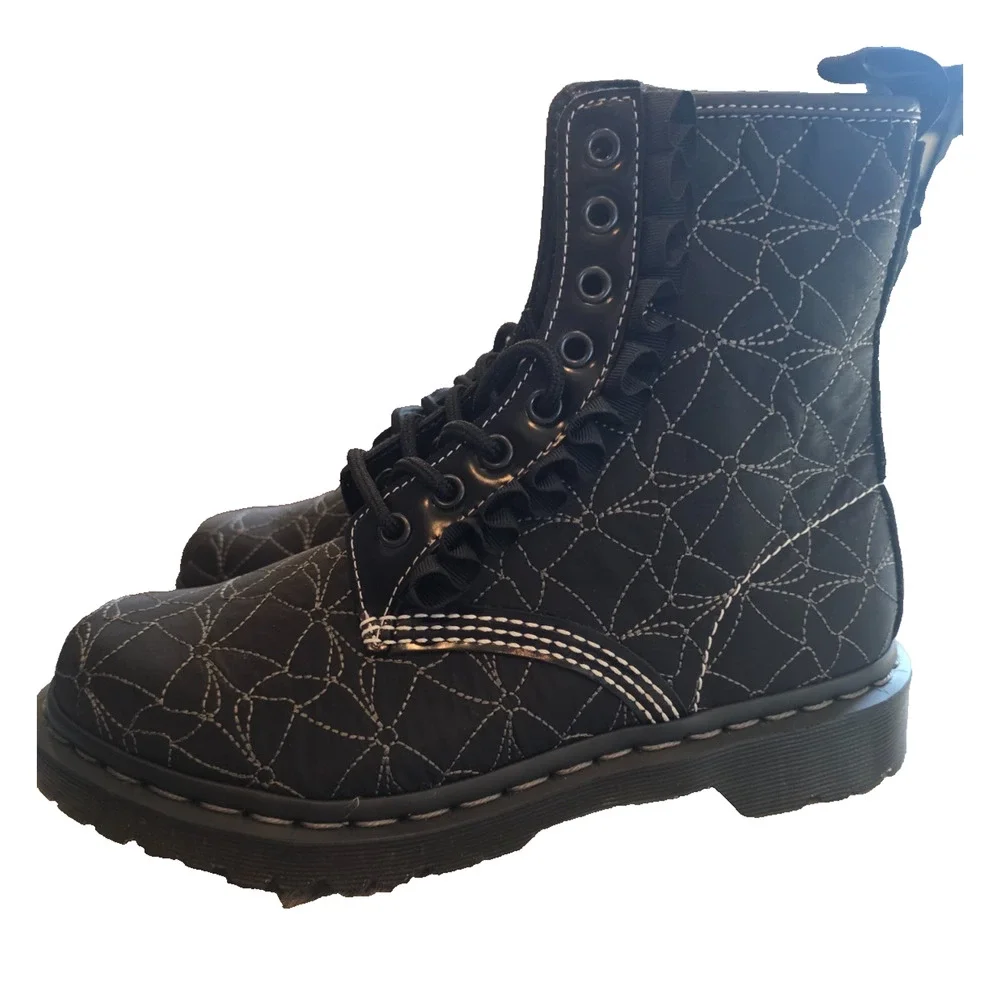 Dr. Martens 1460 Frill Lace-Up Boots Women's 7 Black Ribbon Quilted 8 Eye NWOB